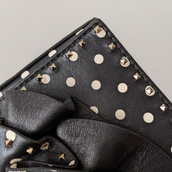 Valentino Garavani Very V Ruffle Rockstud Bag - Picture 15 of 16